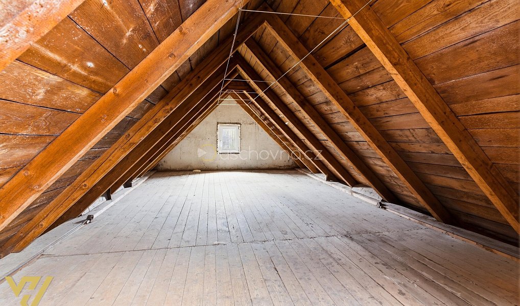 Prodej domu 420 m² s pozemkem 3 375 m², Prysk – náhled fotky 17
