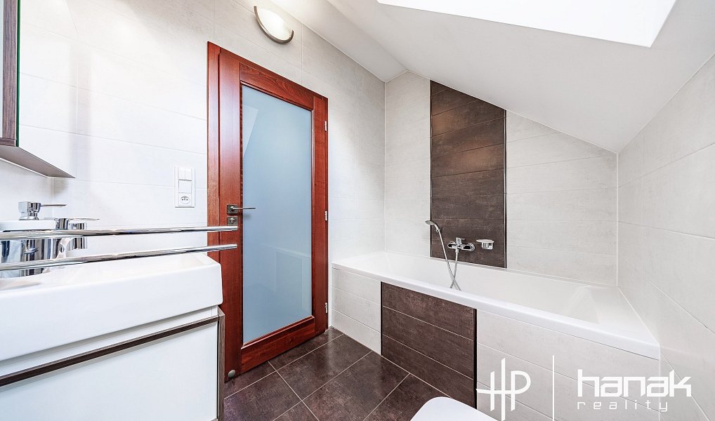 Prodej domu 262 m² s pozemkem 963 m², Olomouc – náhled fotky 23