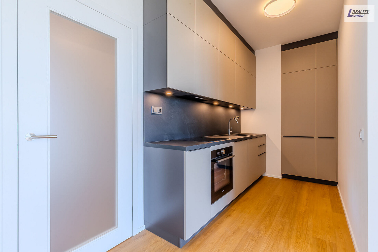 Pronájem bytu 2+kk 59 m² – pohled 2