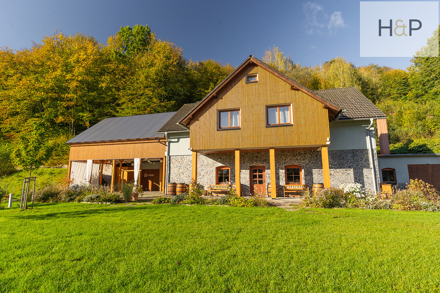 Prodej ubytovacího objektu 580 m² – fotografie 2