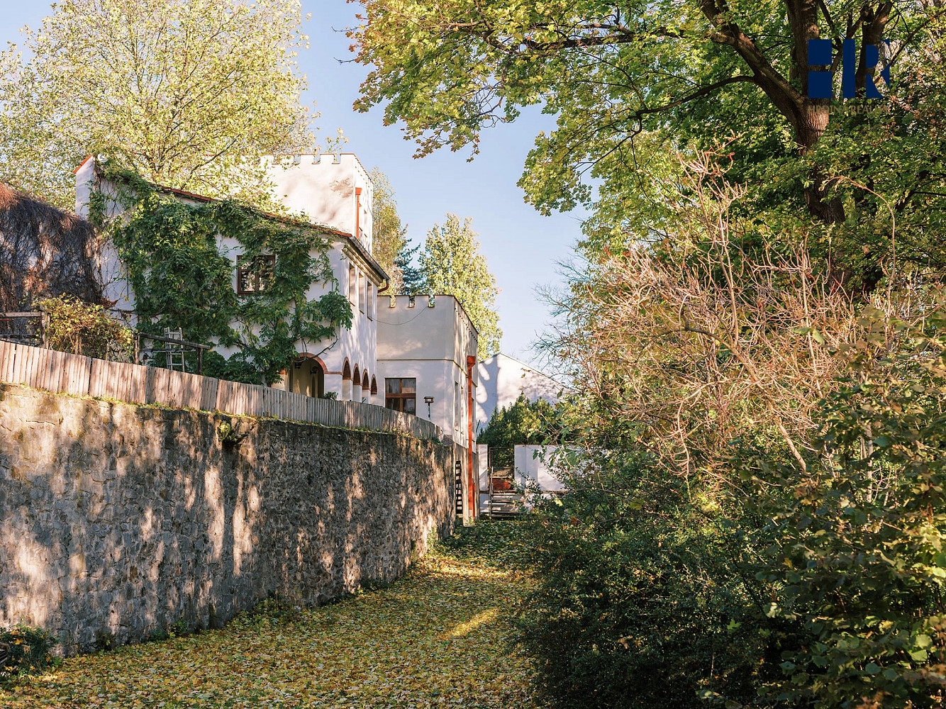 Prodej vily 200 m² s pozemkem 1 475 m² - Widok 6