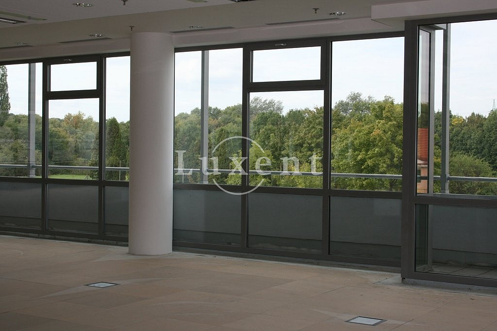 Pronájem kanceláře 150 m² – fotografie 4