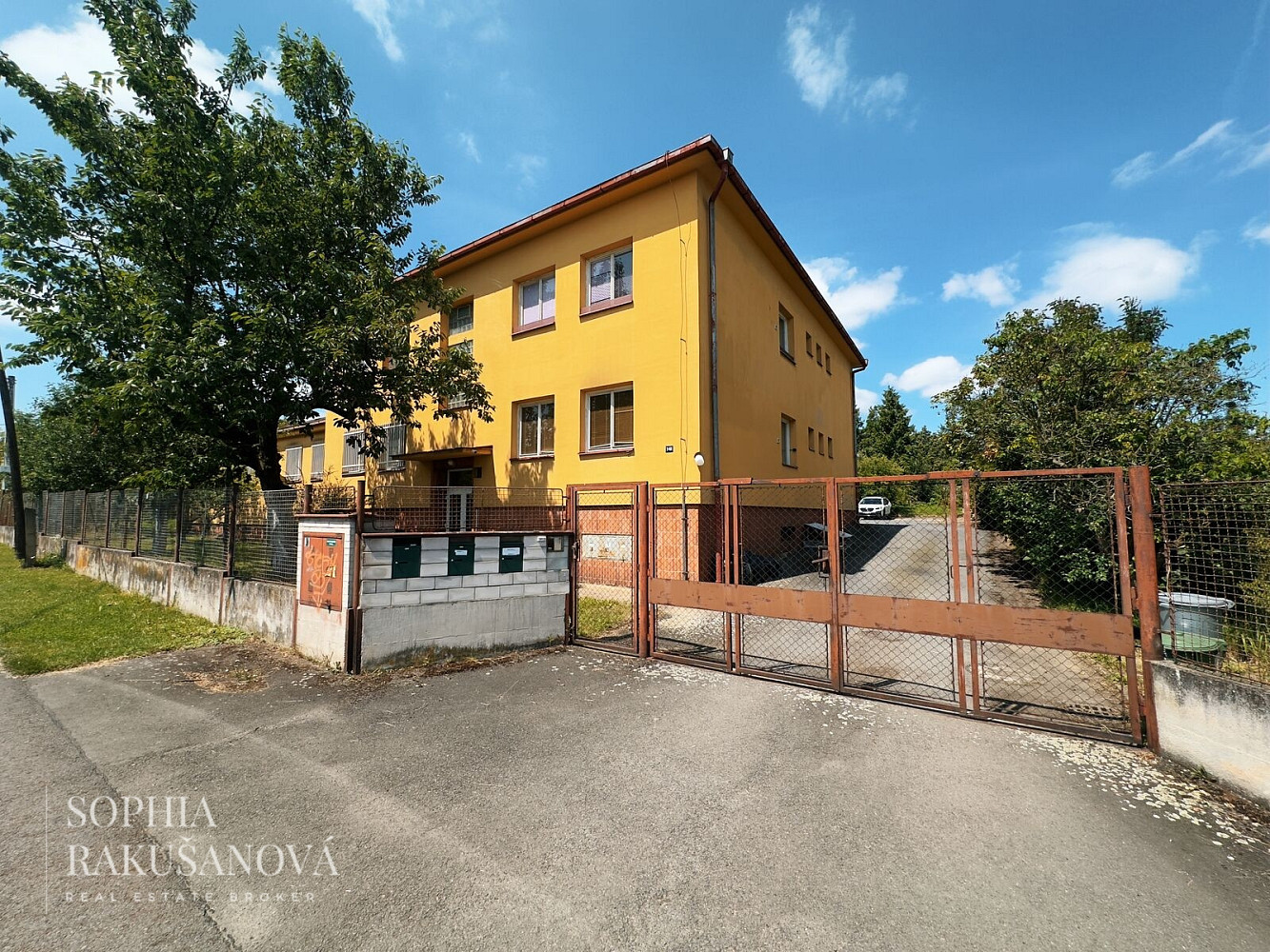 Prodej komerčního objektu (jiného typu) 700 m²