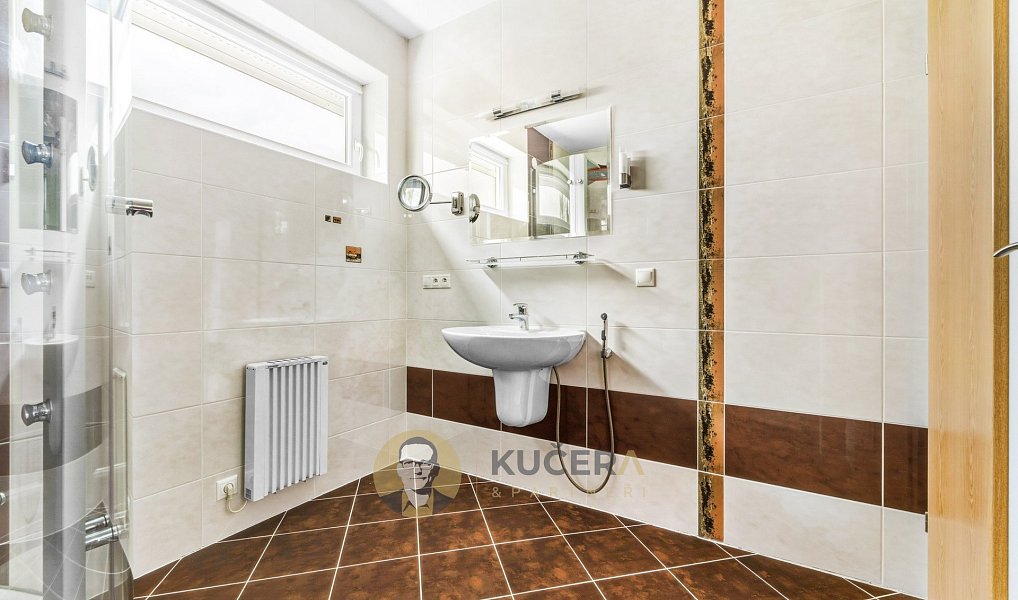 Prodej domu 488 m² s pozemkem 1 376 m², Jesenice – náhled fotky 30