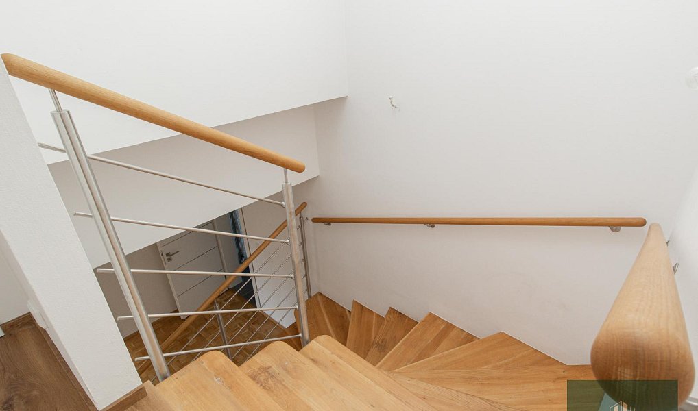 Prodej domu 240 m² s pozemkem 1 011 m², Rokycany – náhled fotky 17