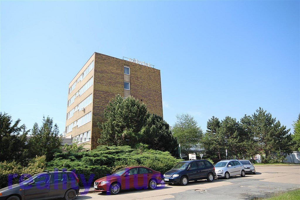 Pronájem kanceláře 584 m²