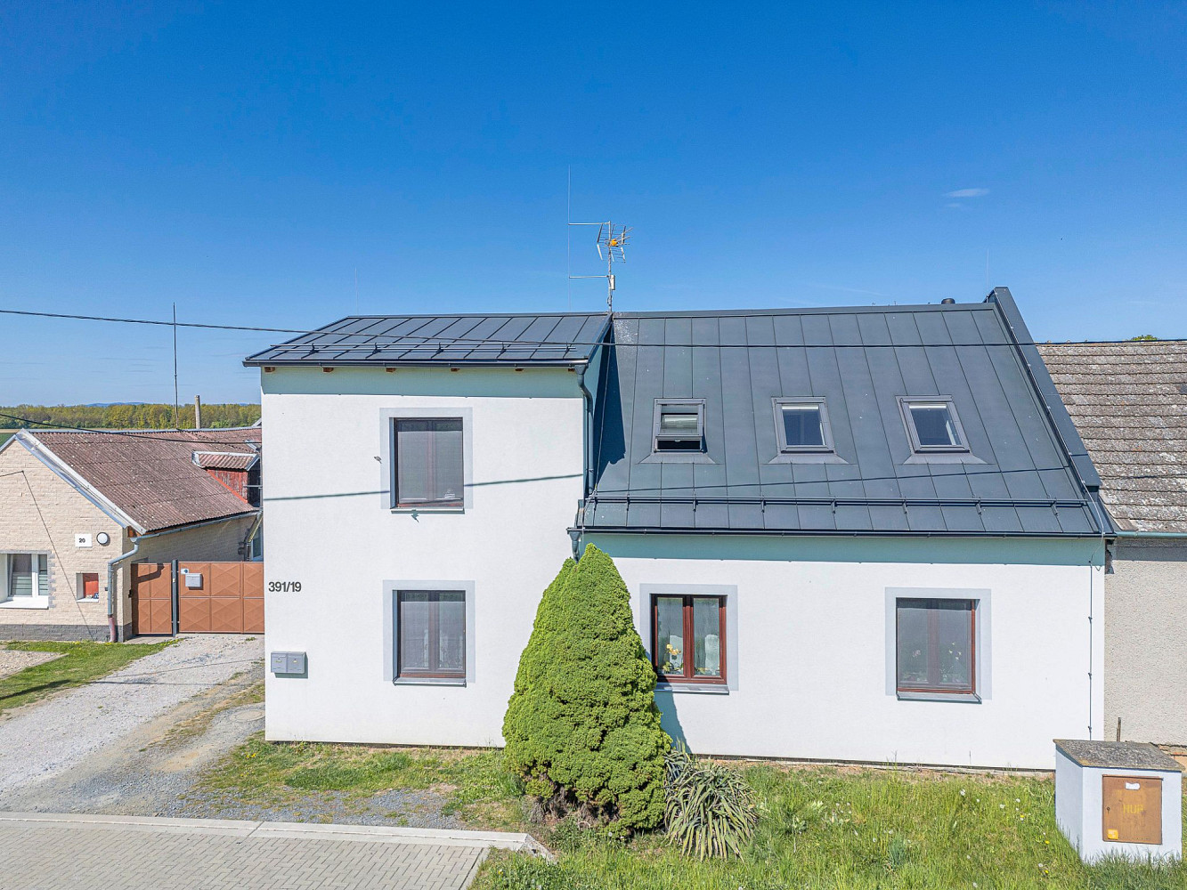 Prodej domu 210 m² s pozemkem 1 674 m² — photo 2