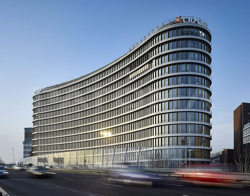 Pronájem kanceláře 859 m²