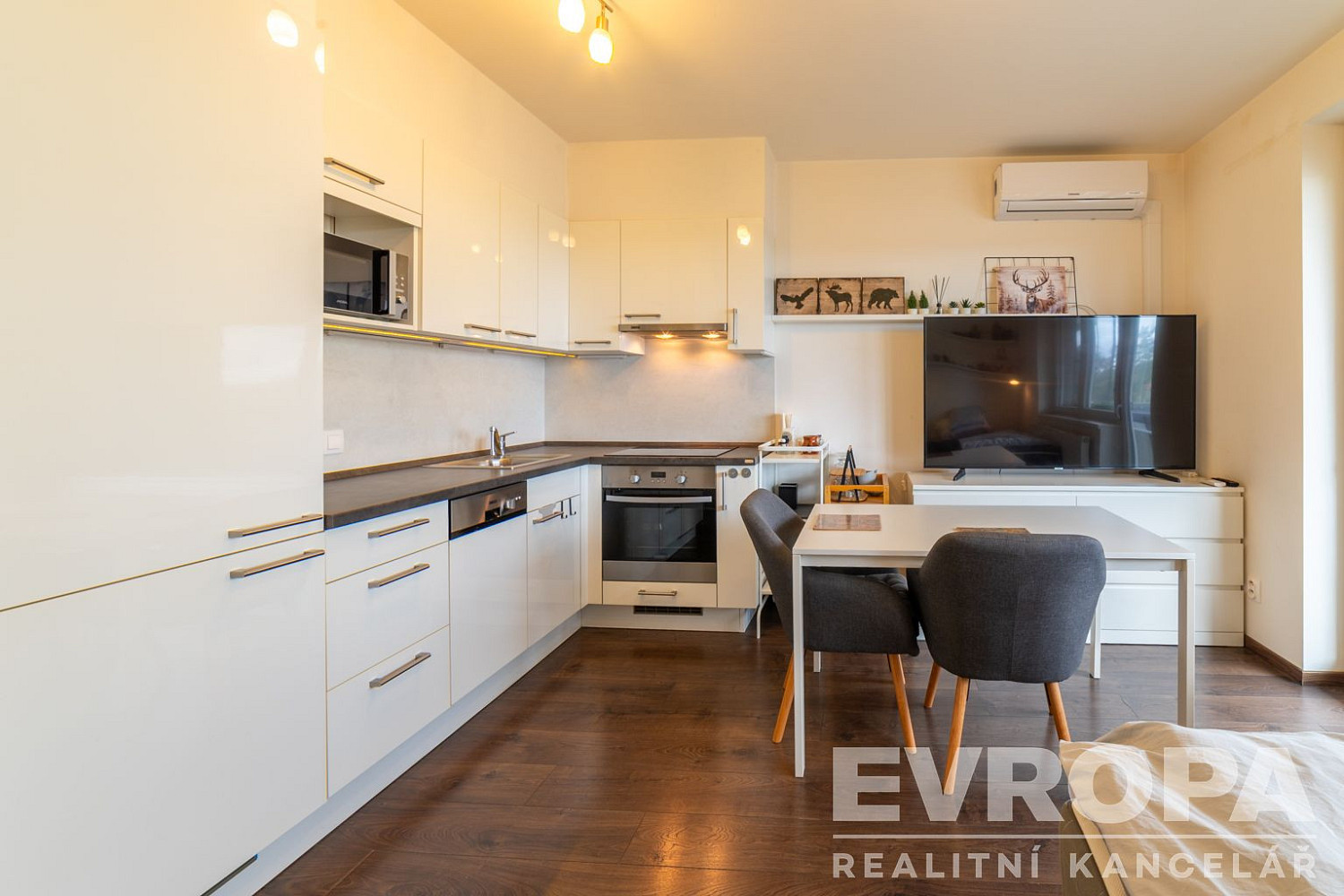 Pronájem bytu 1+kk 32 m² — photo 2