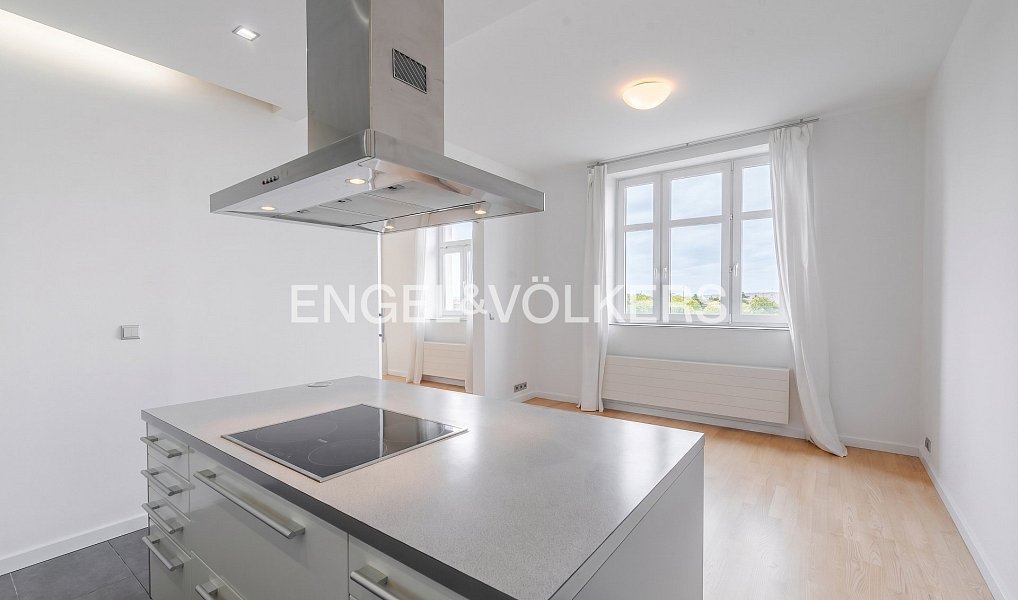 Pronájem bytu 6+kk 204 m², Praha – náhled fotky 2