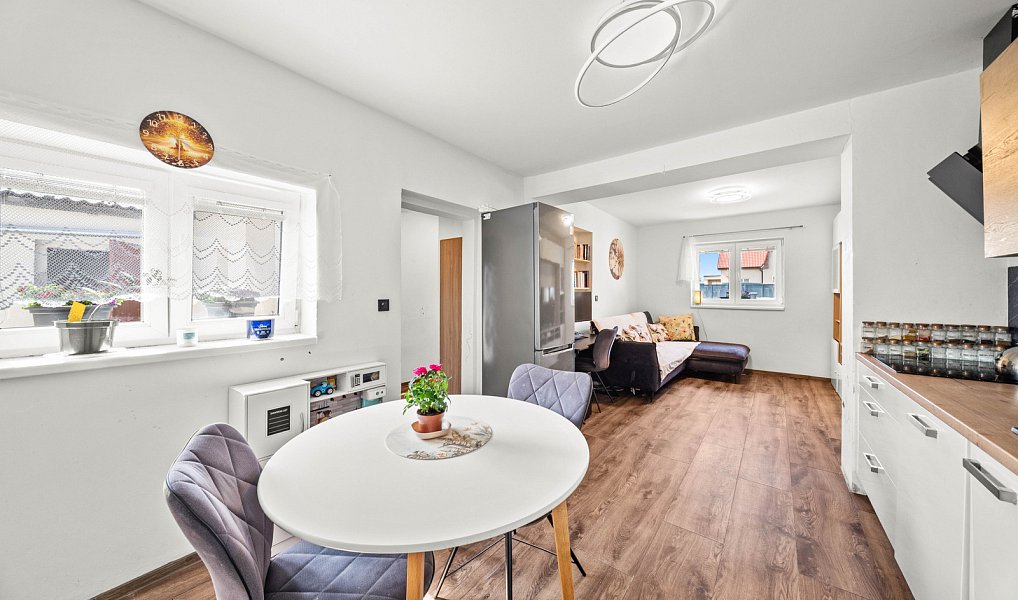 Prodej domu 56 m² s pozemkem 1 044 m², Tišice – náhled fotky 3