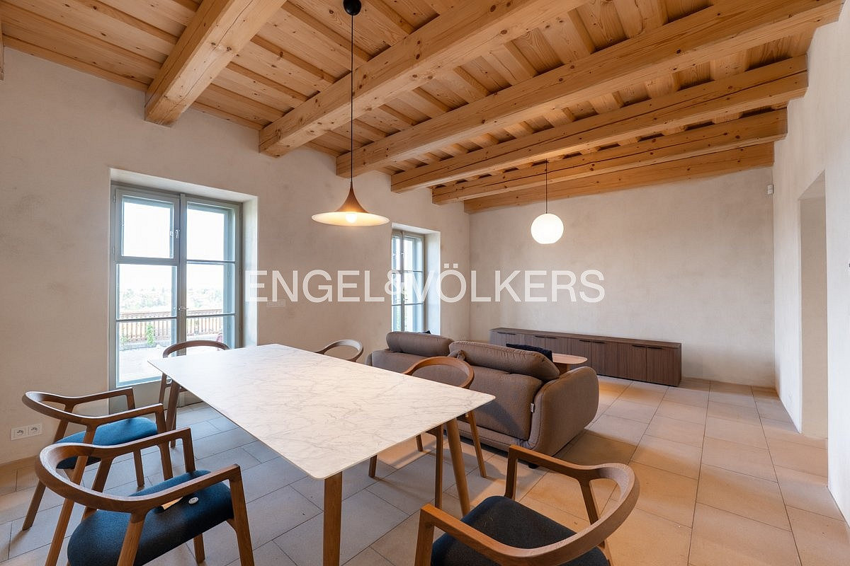 Pronájem bytu 4+1 156 m² — photo 2