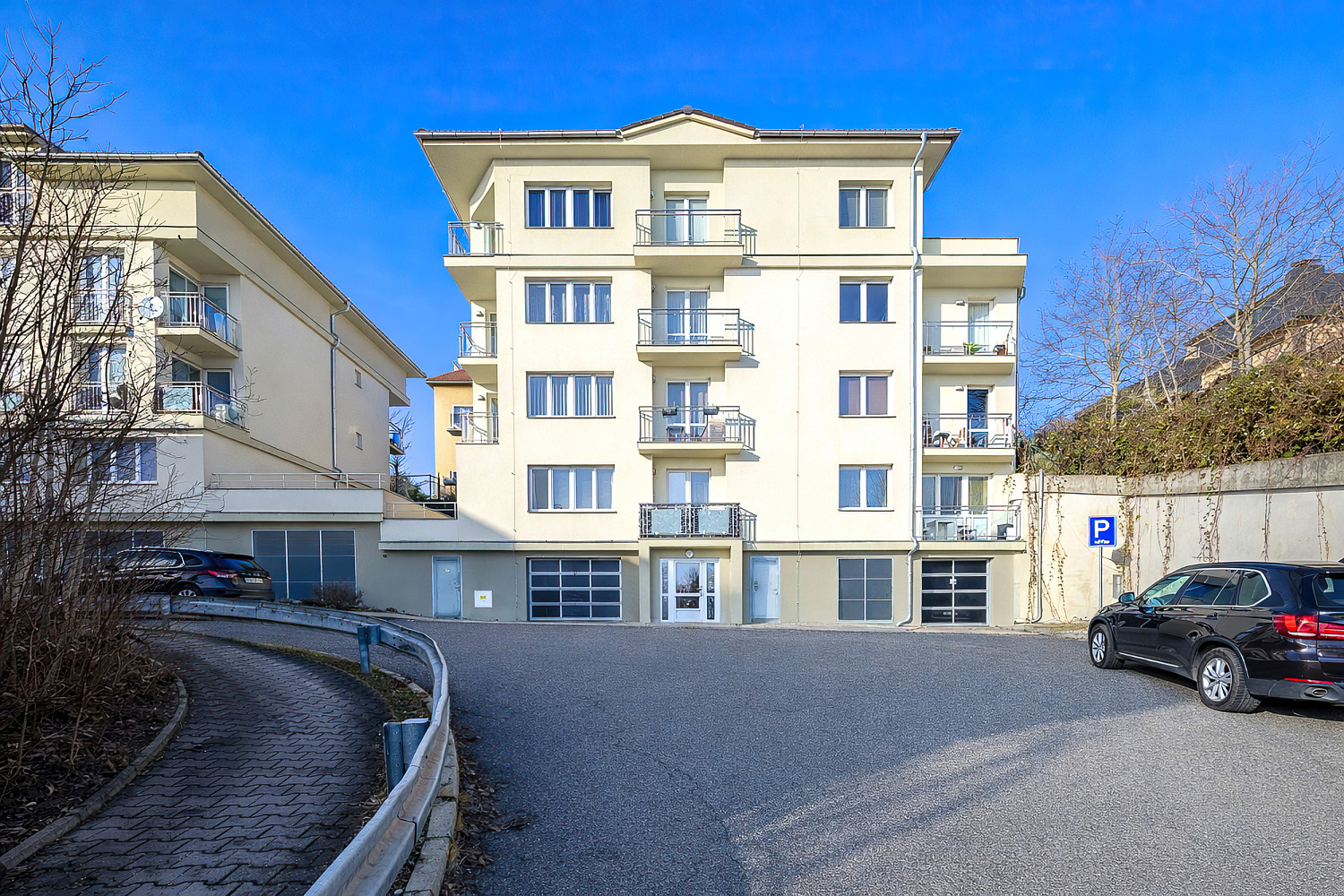 Prodej garážového stání v Praze Libni - Budilova 2438/7 – pohled 3