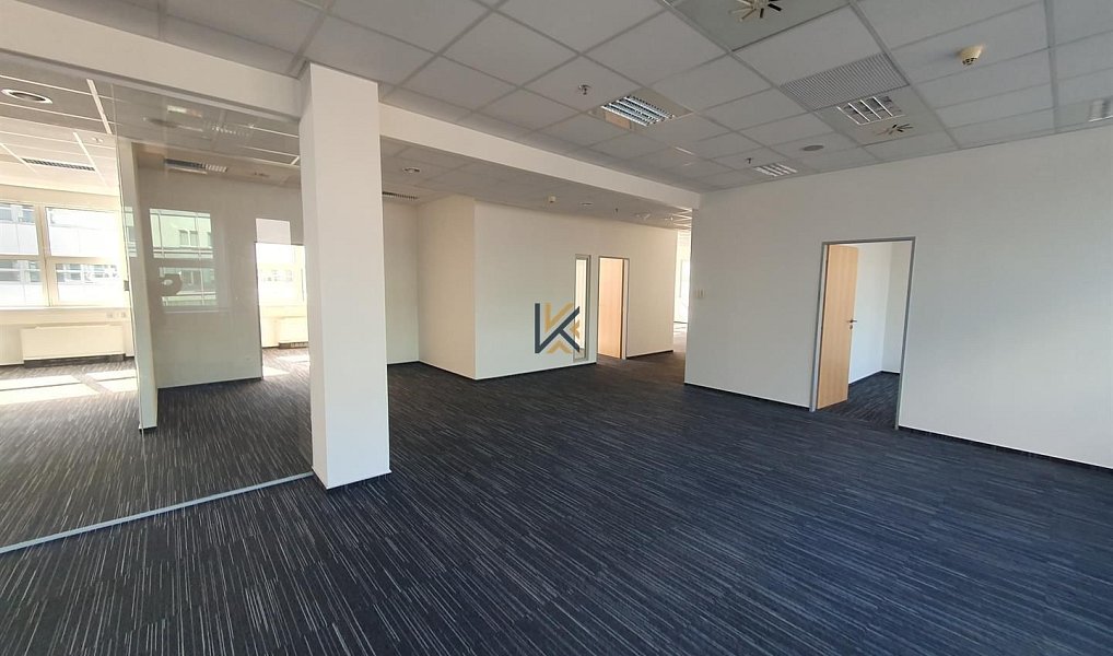 Pronájem kanceláře 576 m², Praha – náhled fotky 2
