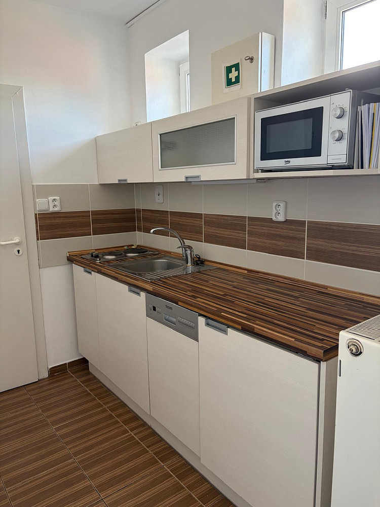 Pronájem kanceláře 162 m² – fotografie 5