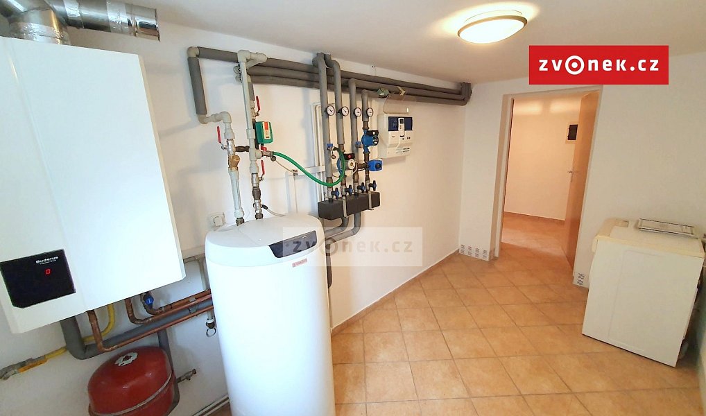 Pronájem domu 270 m² s pozemkem 200 m², Zlín – náhled fotky 22