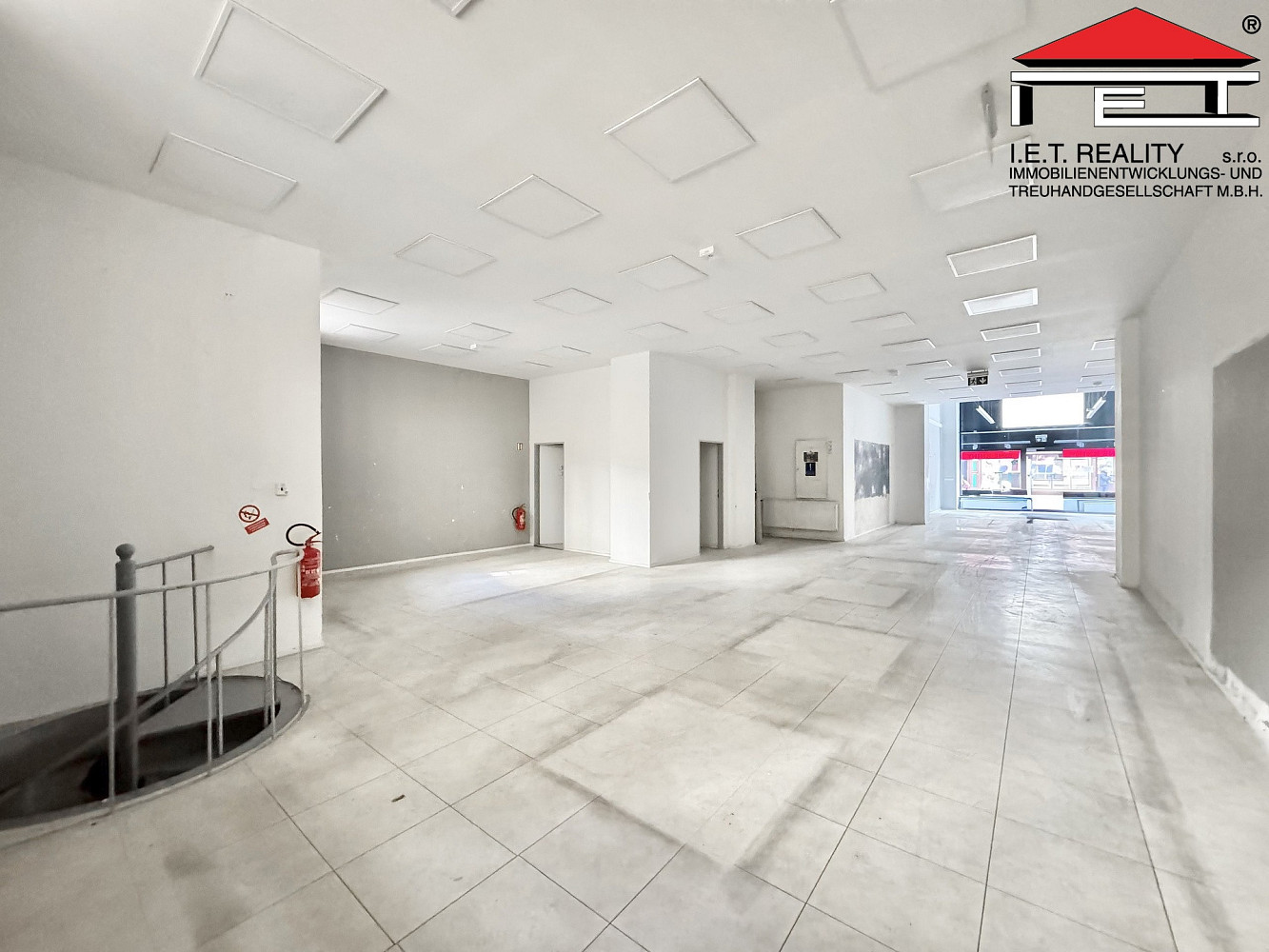 Pronájem obchodních prostor 212 m²