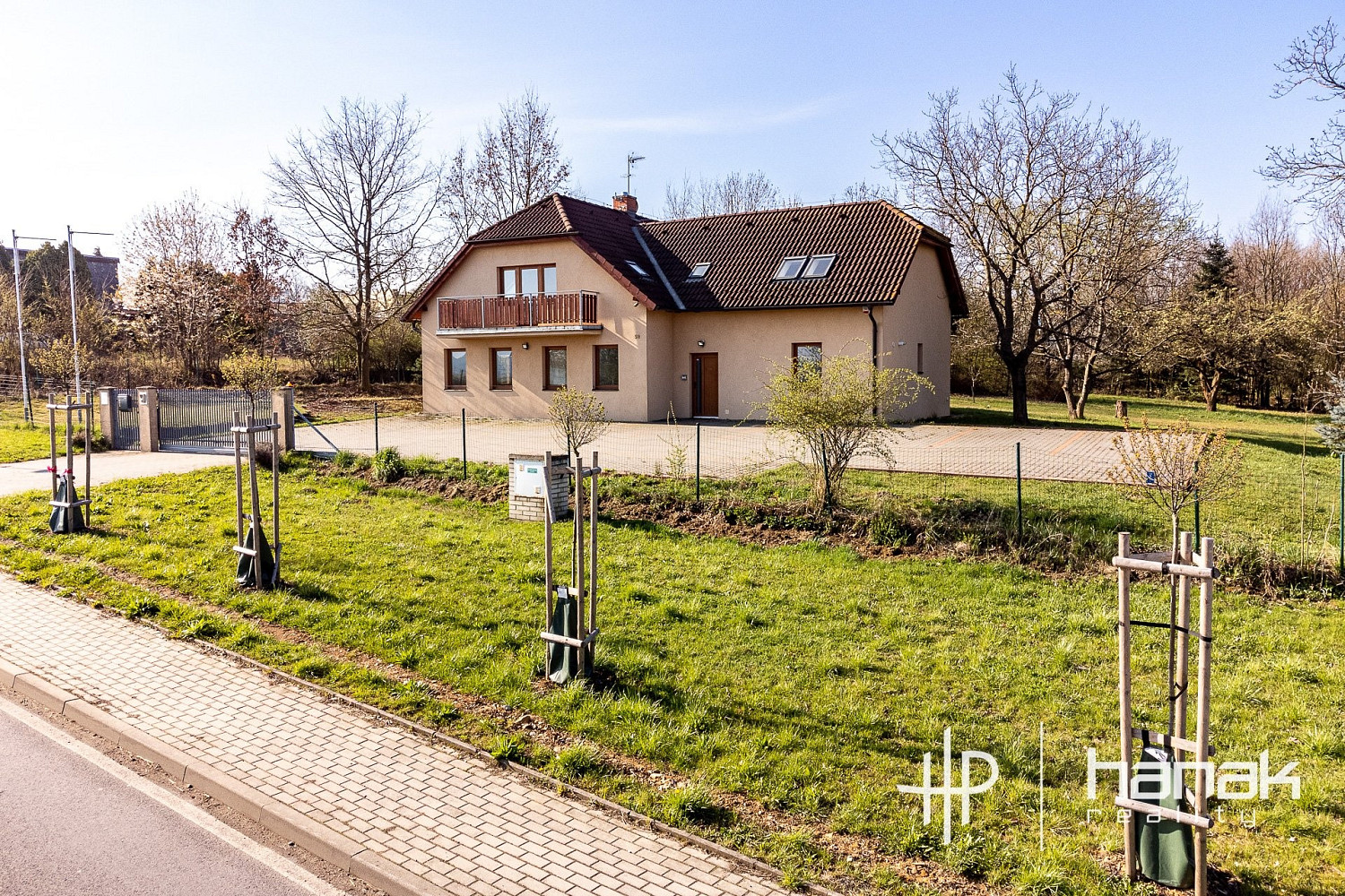 Prodej domu 259 m² s pozemkem 2 016 m²