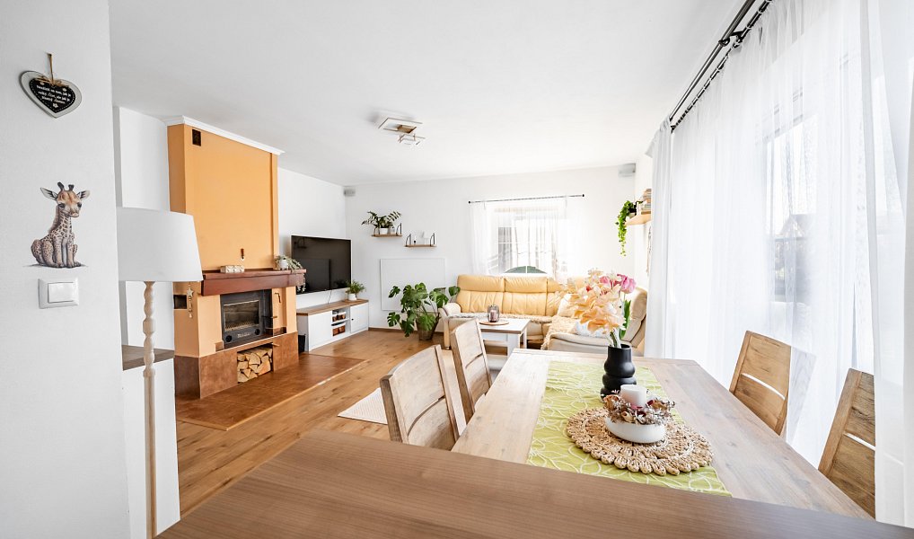 Prodej domu 165 m² s pozemkem 735 m², Tehov – náhled fotky 2