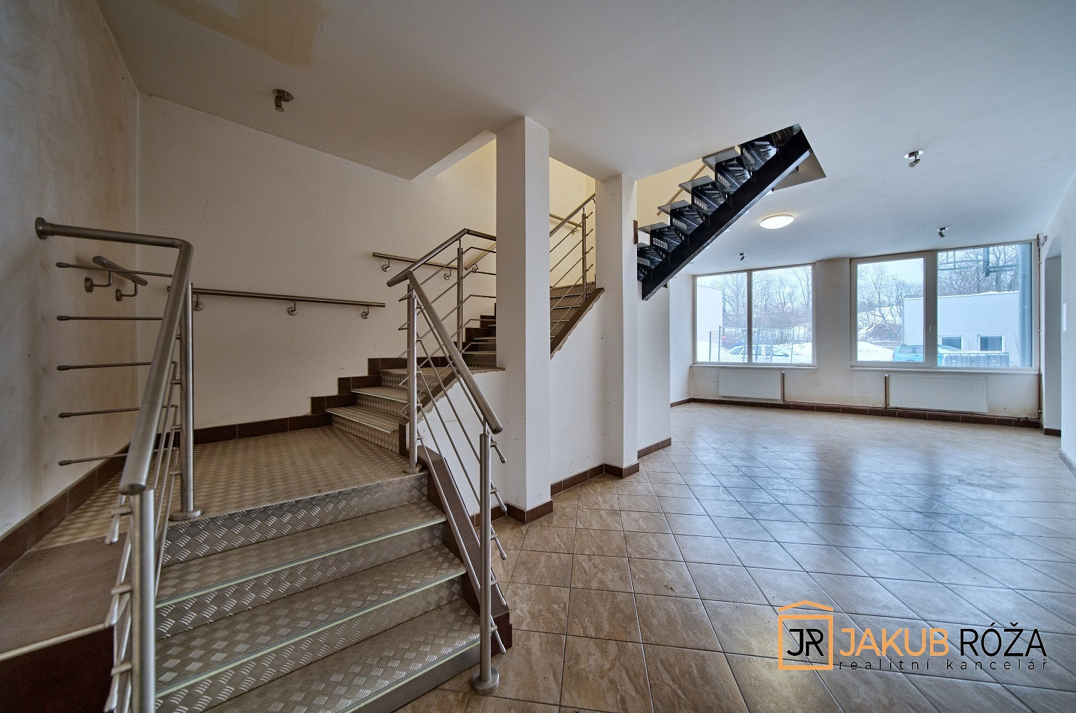 Pronájem kanceláře 159 m² – fotografie 2