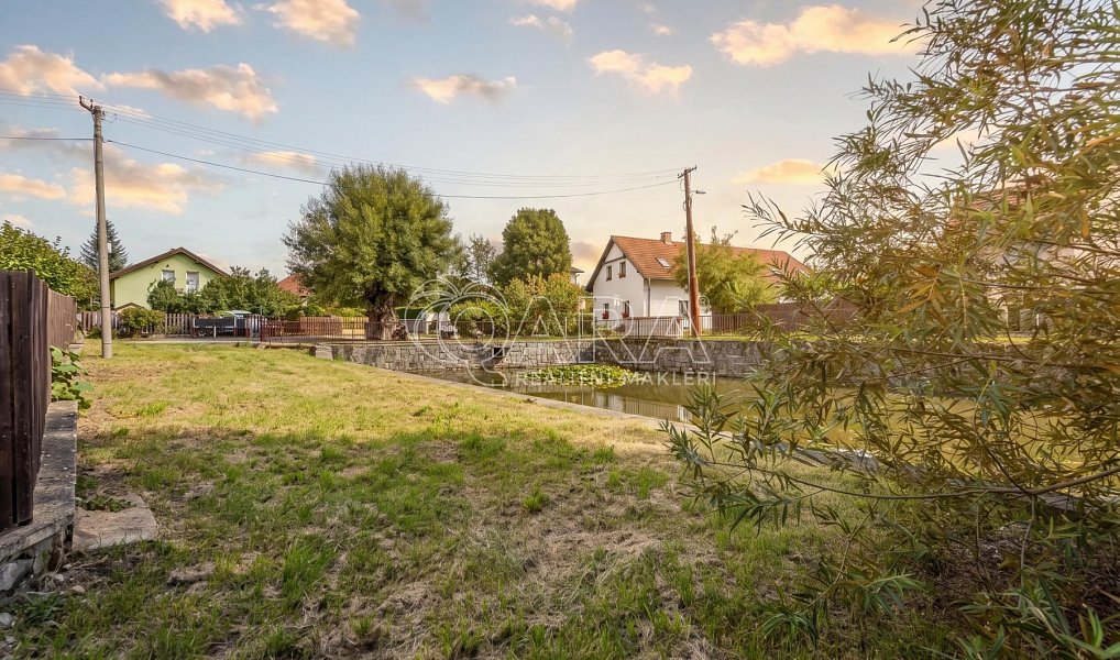 Prodej stavebního pozemku 1 555 m², Krhanice – náhled fotky 10