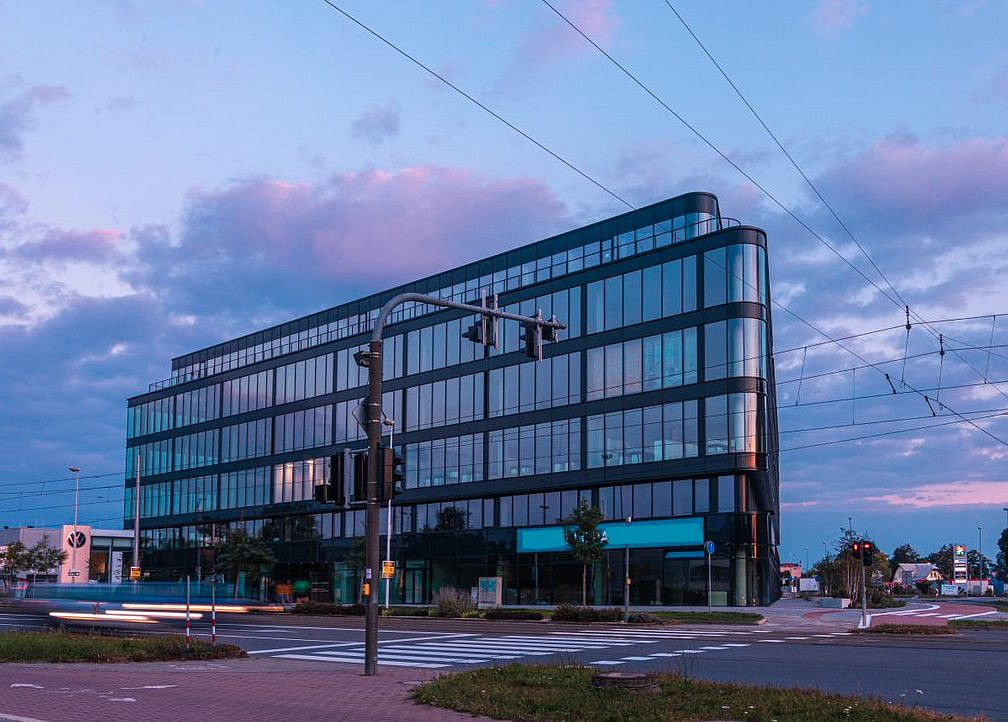 Pronájem kanceláře 702 m²