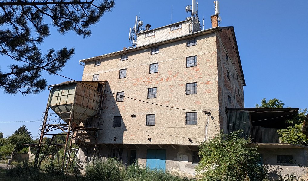 Pronájem komerčního prostoru, 1400 m², Vyškov, Křenovice