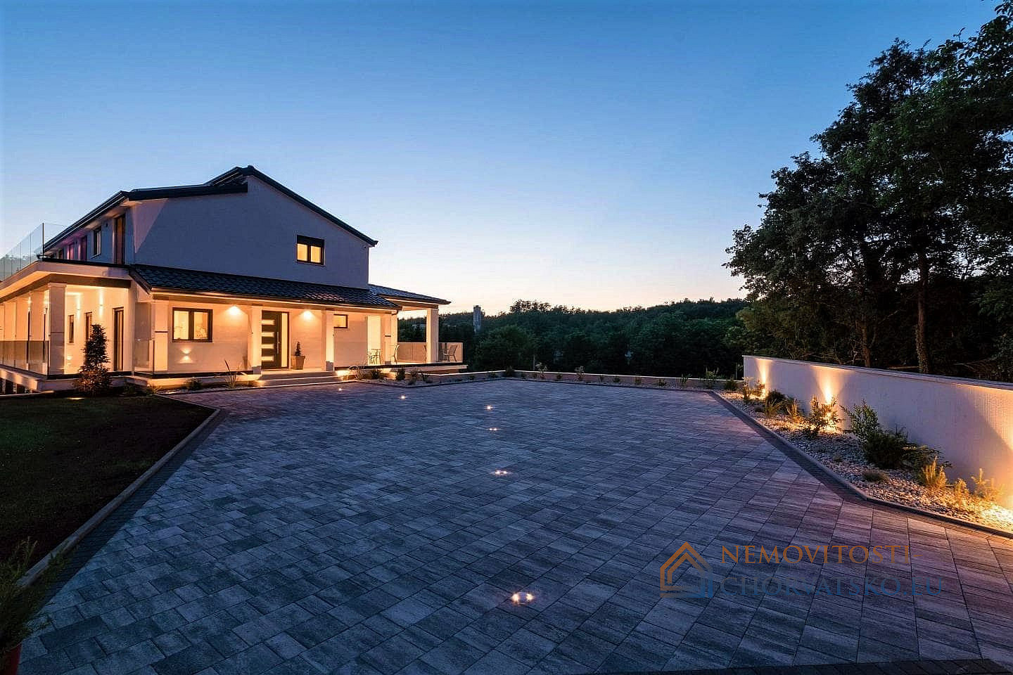 Prodej domu 420 m² s pozemkem 2 000 m², Tinjan