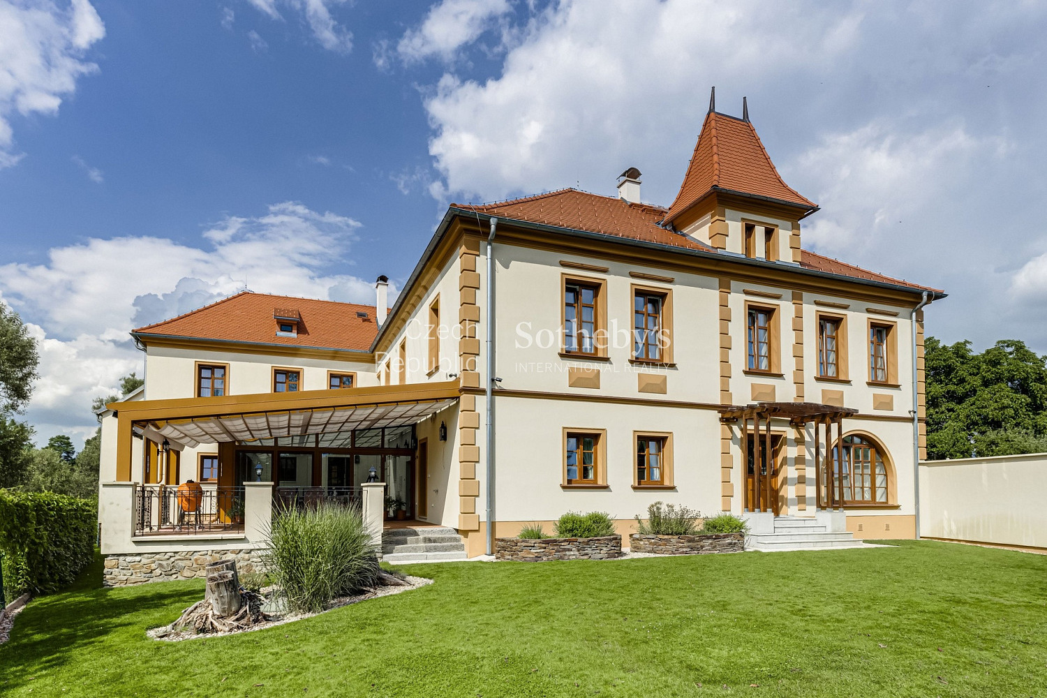 Prodej domu 1 200 m² s pozemkem 3 000 m² – fotografie 2