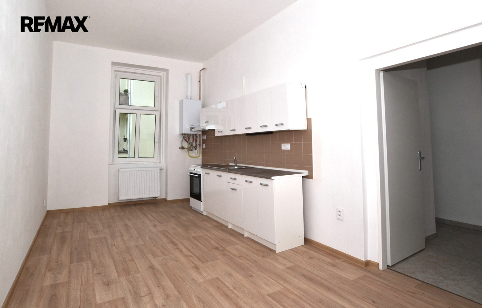 Pronájem bytu 3+kk 72 m² – pohled 2