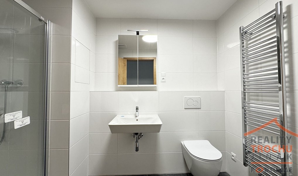 Pronájem bytu 1+kk 27 m², Hradec Králové – náhled fotky 8