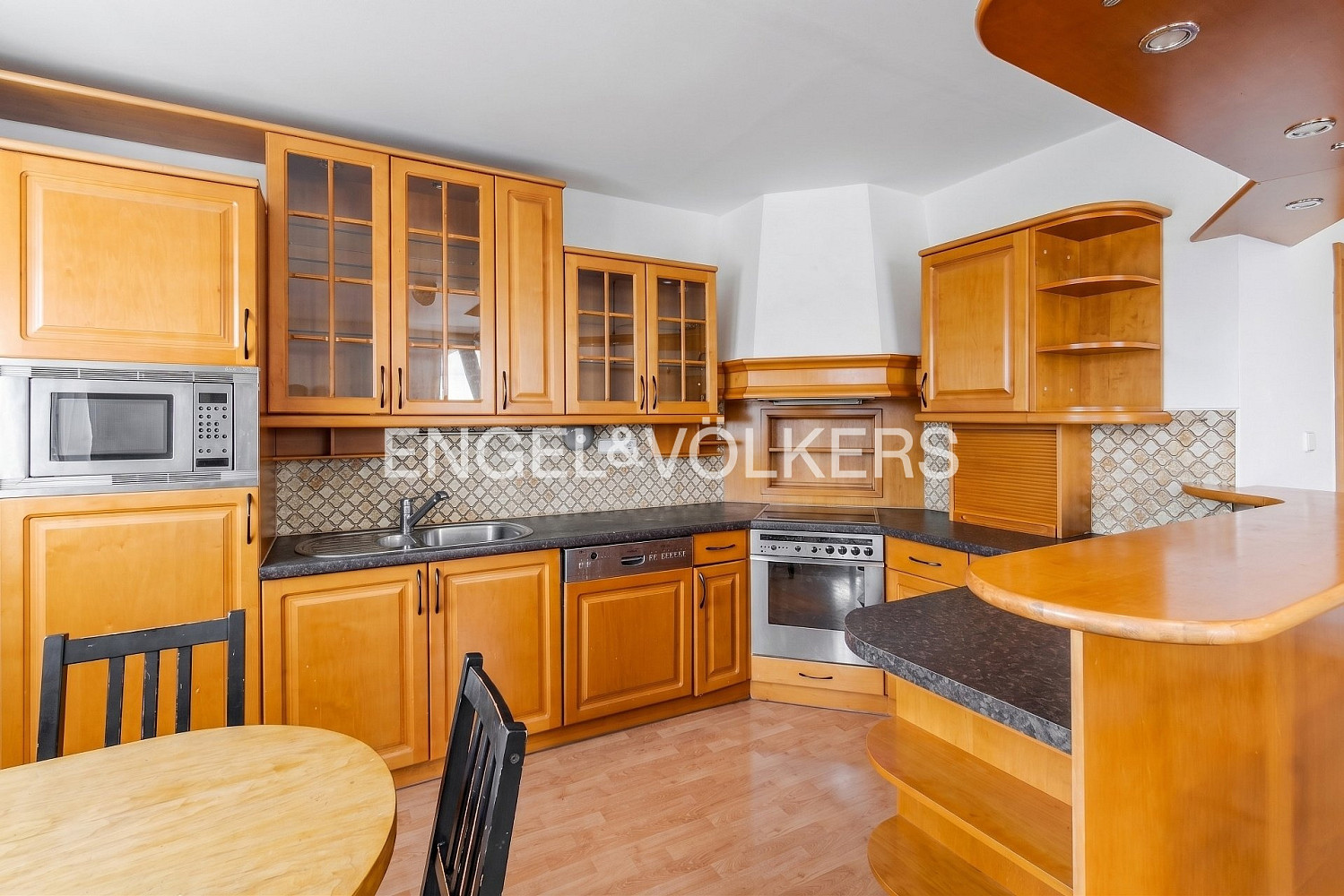 Pronájem bytu 5+kk 135 m² — photo 2