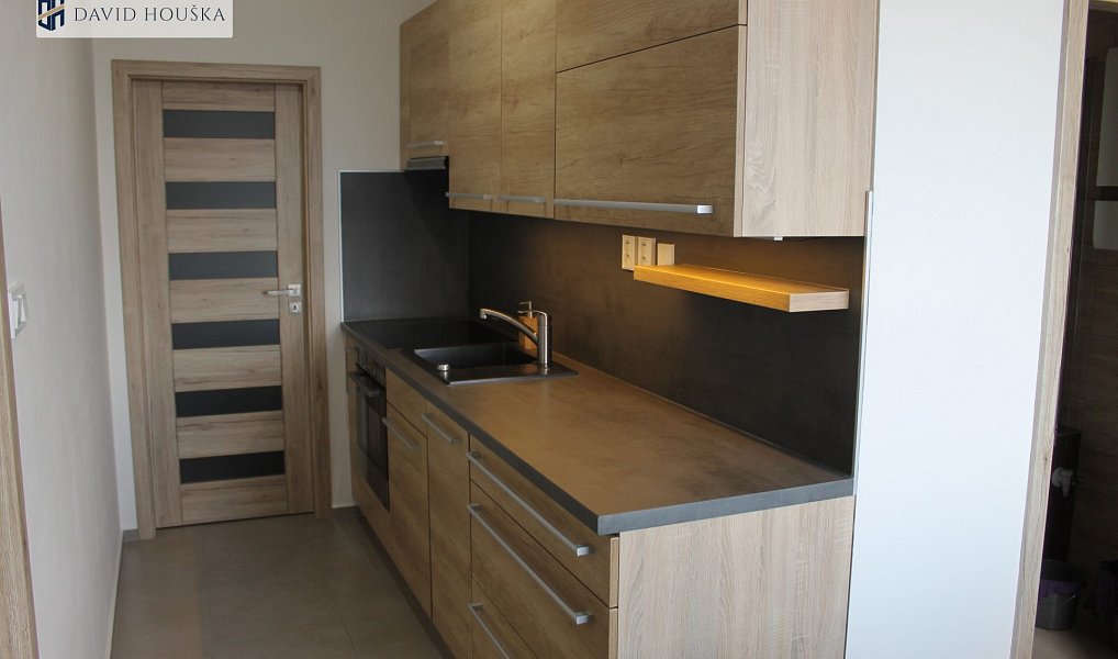 Pronájem bytu 2+1 65 m², Jindřichův Hradec – náhled fotky 2