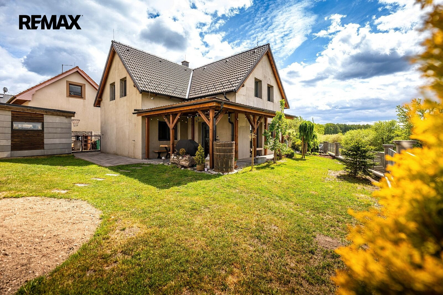 Prodej domu 196 m² s pozemkem 511 m² – fotografie 2