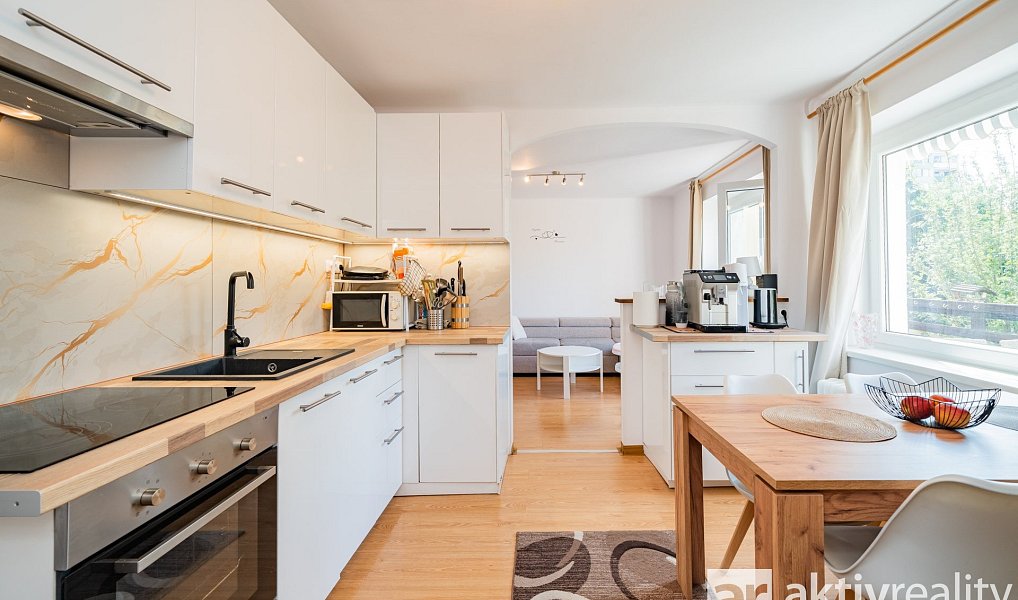 Prodej domu 260 m² s pozemkem 752 m², Praha – náhled fotky 2