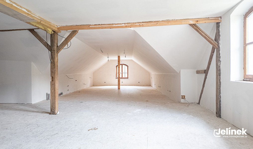 Prodej domu 167 m² s pozemkem 2 511 m², Polička – náhled fotky 16