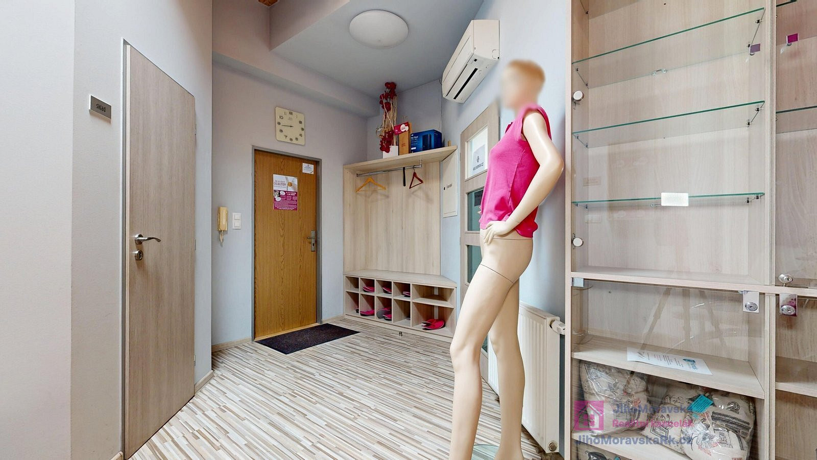 Pronájem obchodních prostor 71 m² – fotografie 2