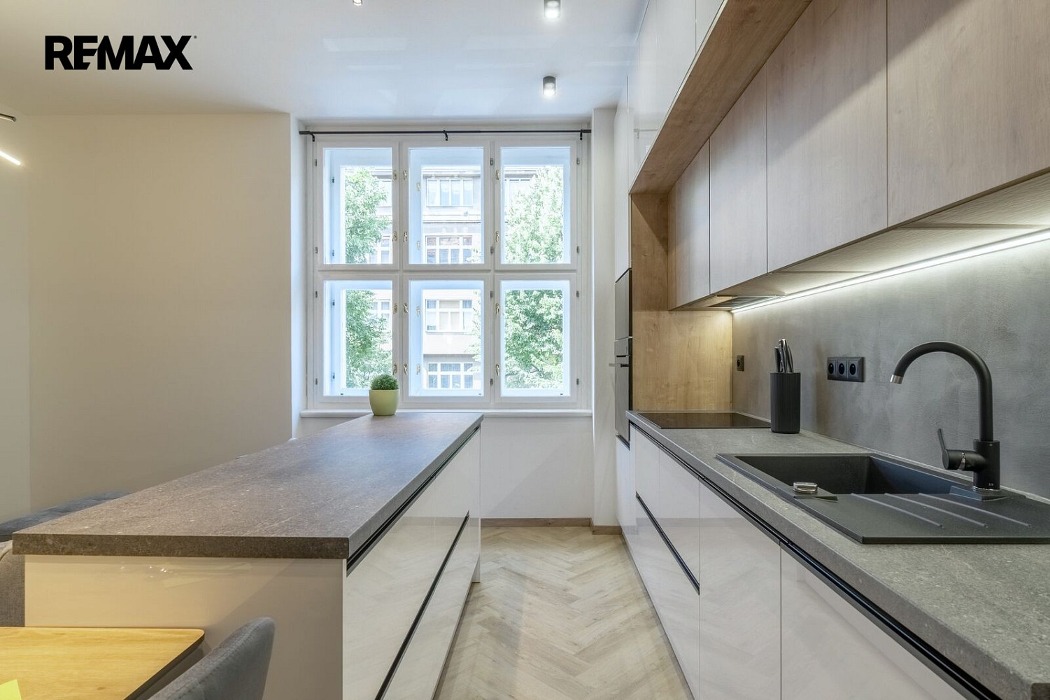 Pronájem bytu 2+kk 62 m² – pohled 3