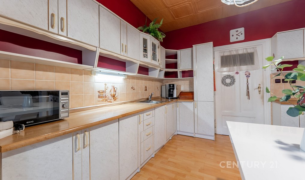 Prodej domu 196 m² s pozemkem 932 m², Tachov – náhled fotky 12