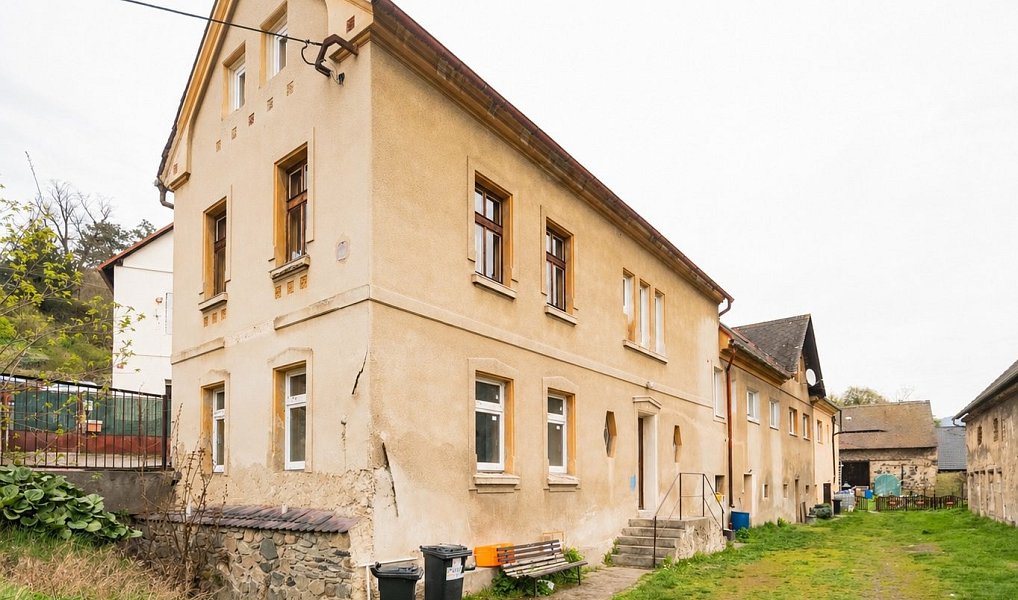 Prodej domu 250 m² s pozemkem 1 005 m², Dolní Zálezly – náhled fotky 2