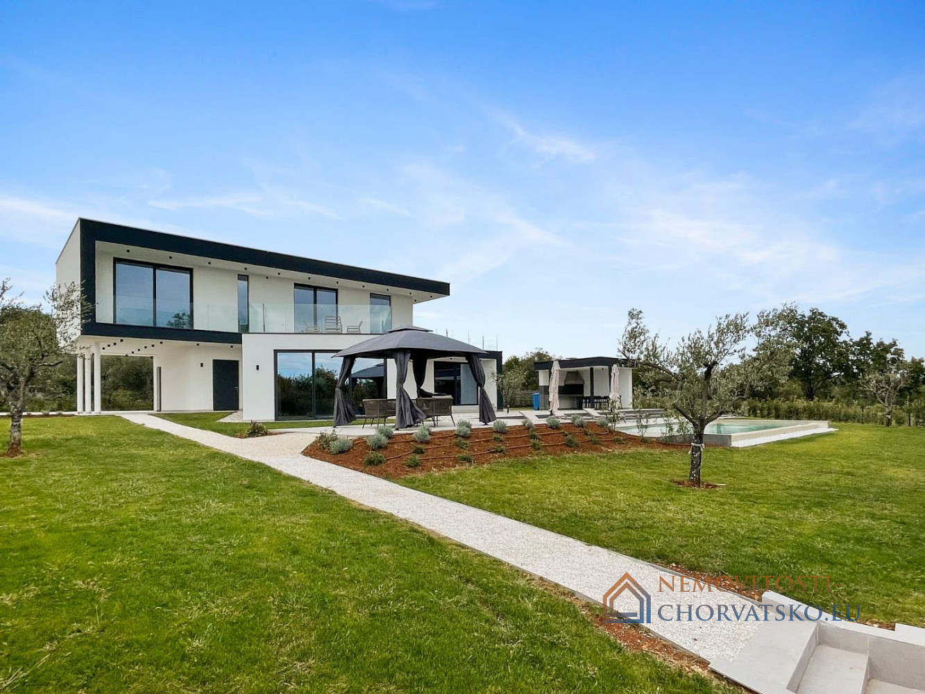 Prodej domu 403 m² s pozemkem 1 450 m² – pohled 3