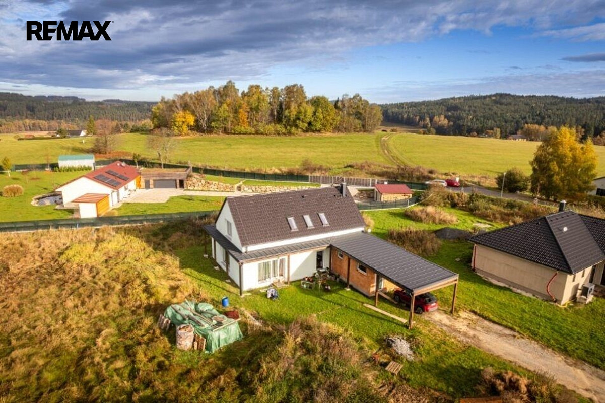 Prodej domu 160 m² s pozemkem 1 035 m² – fotografie 2