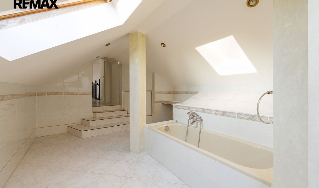 Prodej domu 520 m² s pozemkem 764 m², Roztoky – náhled fotky 30