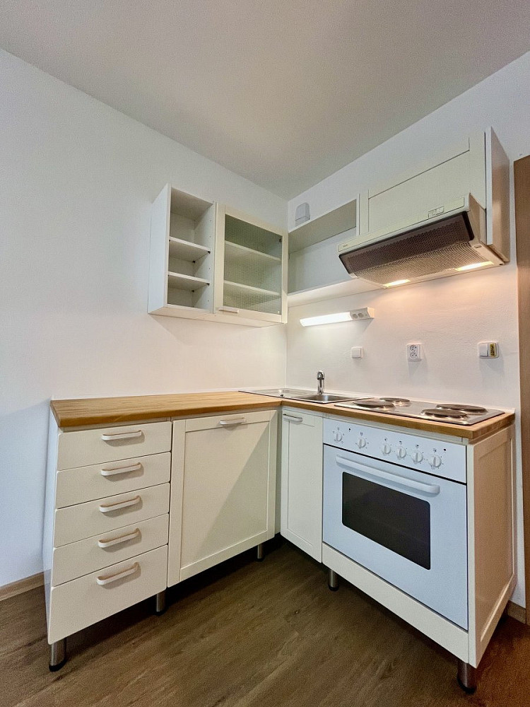 Pronájem bytu 1+kk 27 m²