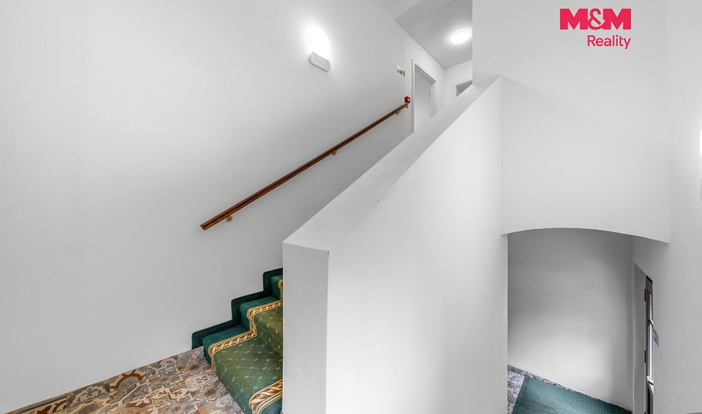 Prodej domu 486 m² s pozemkem 1 076 m², Dalovice – náhled fotky 25