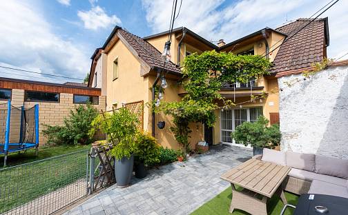 Prodej domu 220 m² s pozemkem 282 m², II. ulice, Vinařice, okres Kladno