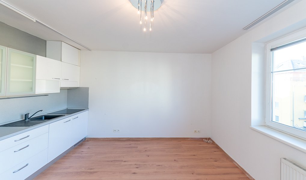 Pronájem bytu 1+kk 30 m², Praha – náhled fotky 2