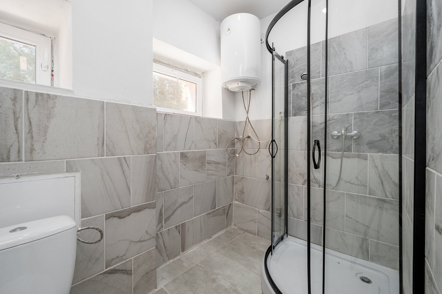 Prodej nájemního domu, činžáku 250 m² — photo 2