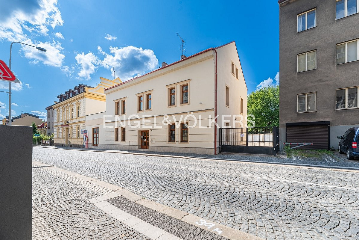 Prodej kanceláře 873 m²