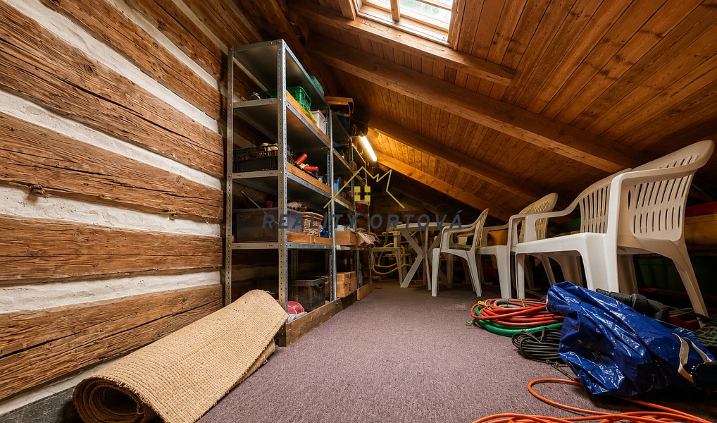 Prodej domu 180 m² s pozemkem 1 830 m², Valkeřice – náhled fotky 9